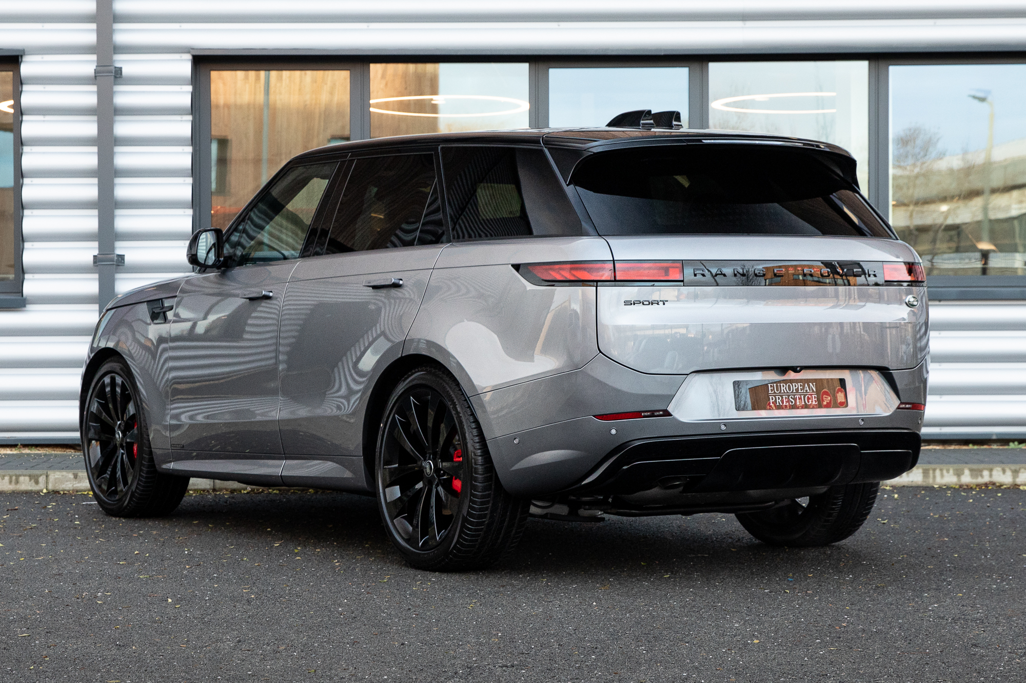 Gray store range rover