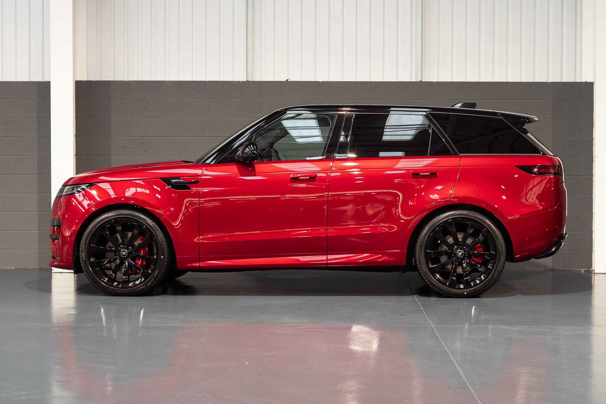 Range rover deals red and black