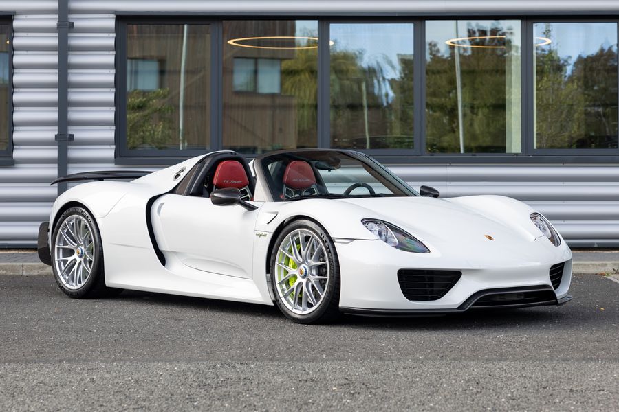 Porsche 918 Spyder Weissach Package