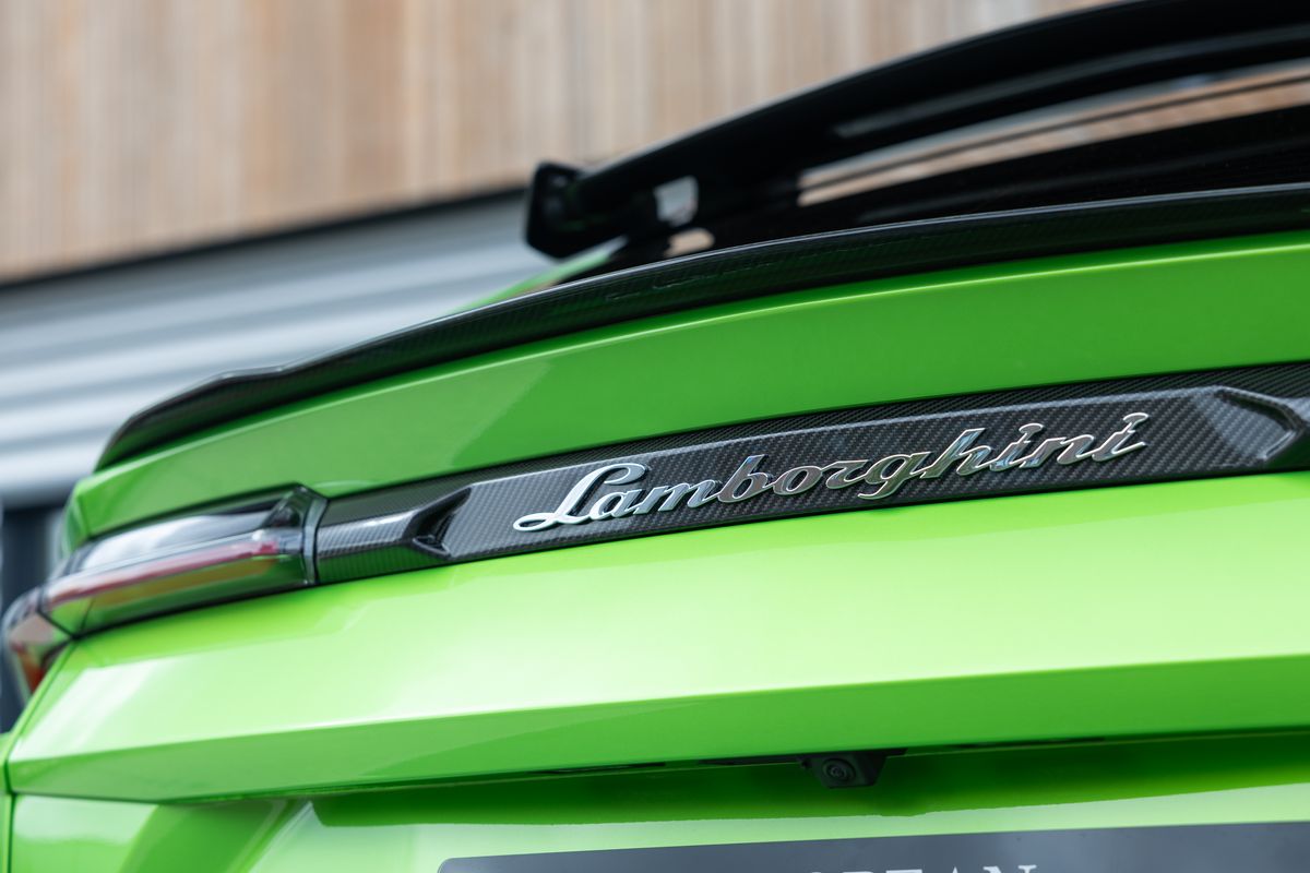 2024 Lamborghini Urus Performante