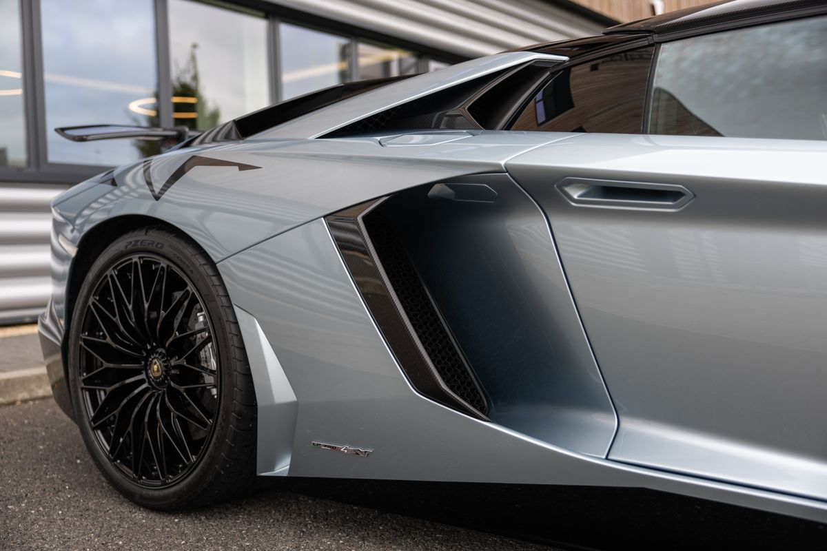 2016 Lamborghini Aventador SV Roadster