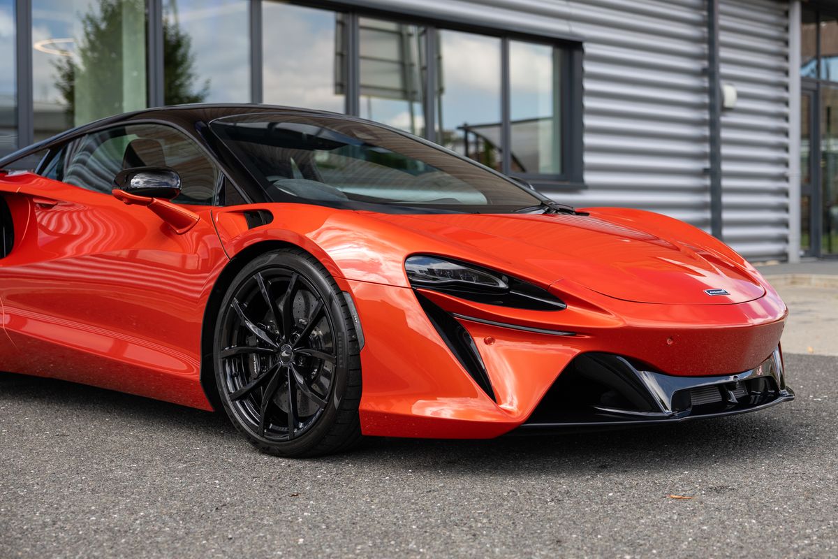 2022 McLaren Artura Performance