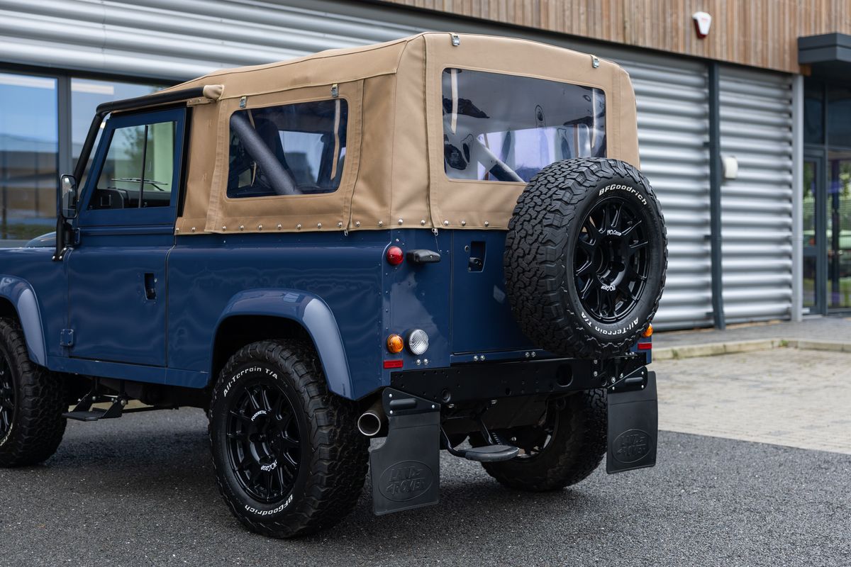 2014 Land Rover Defender 90