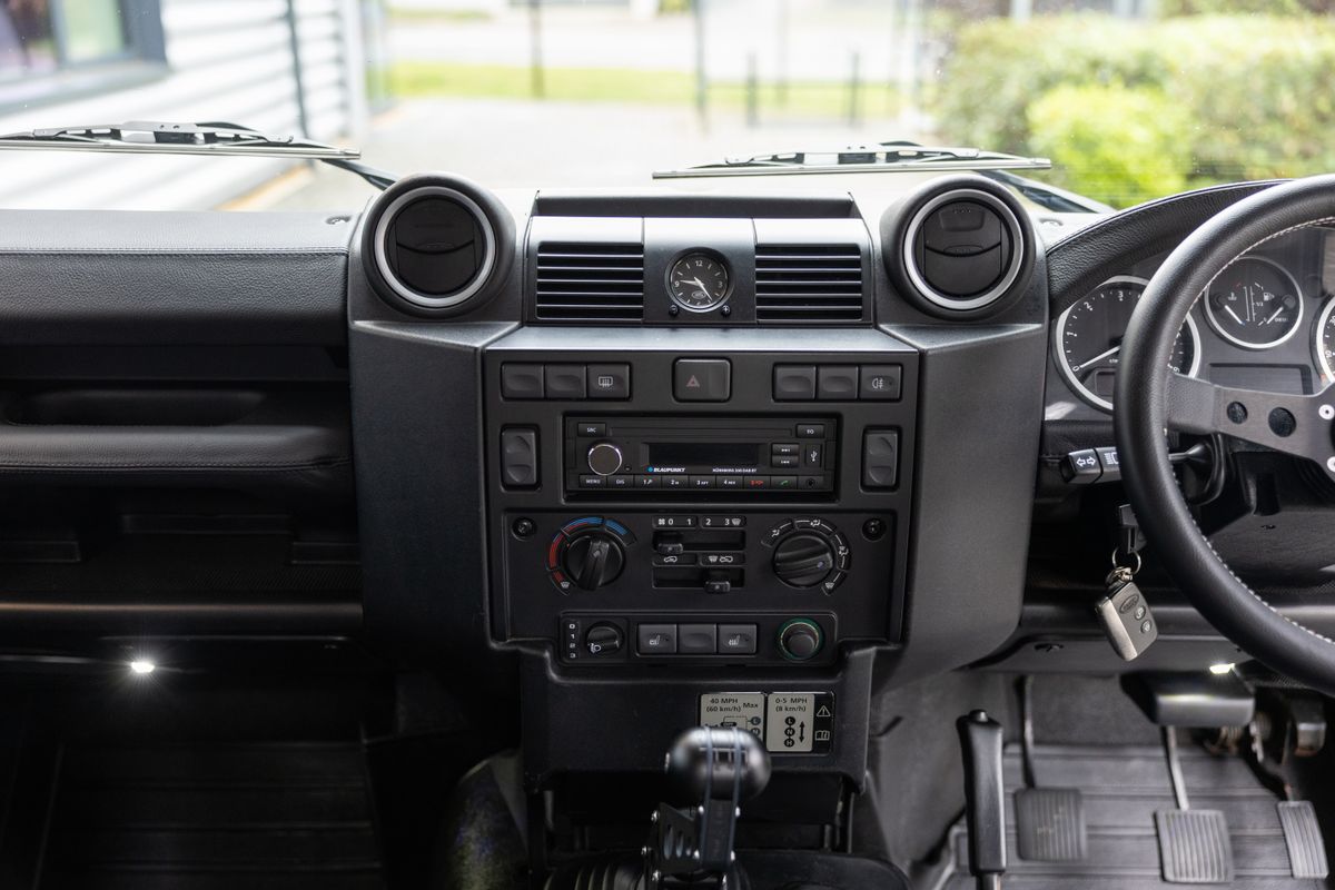 2014 Land Rover Defender 90