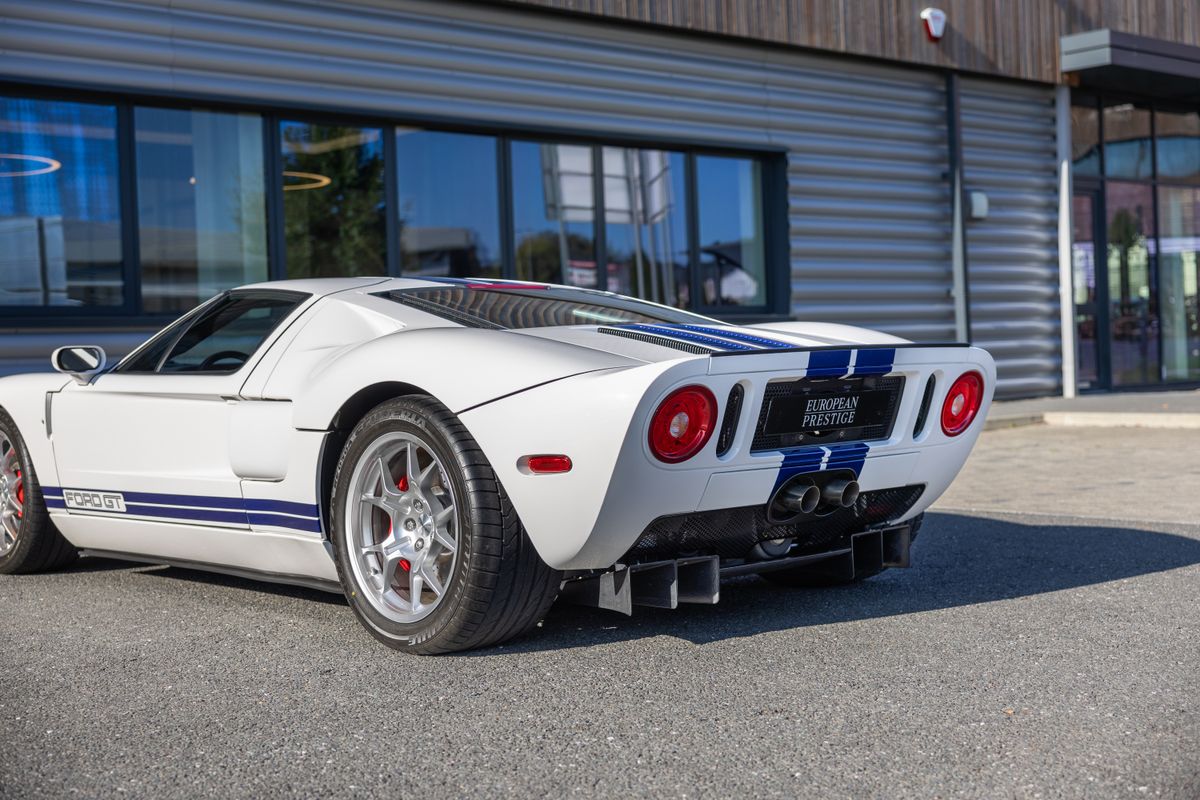 2004 Ford GT