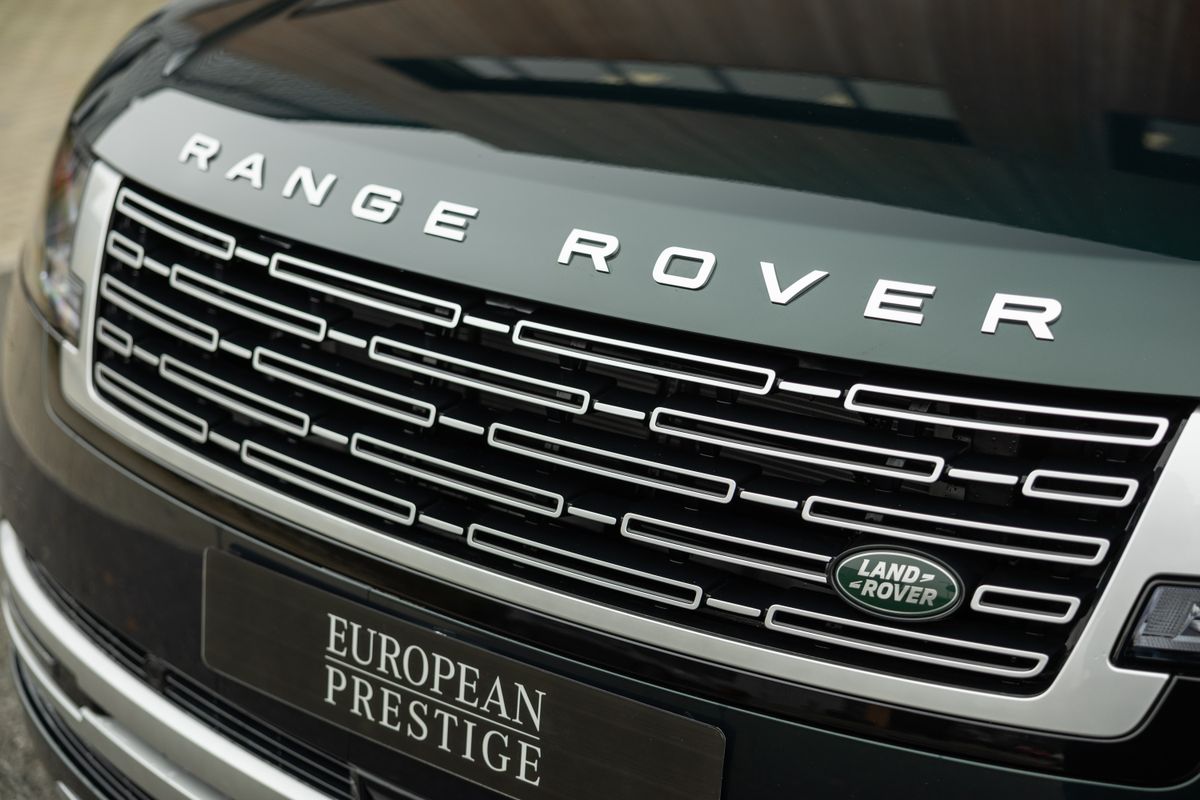 2024 Land Rover Range Rover P460e Autobiography LWB