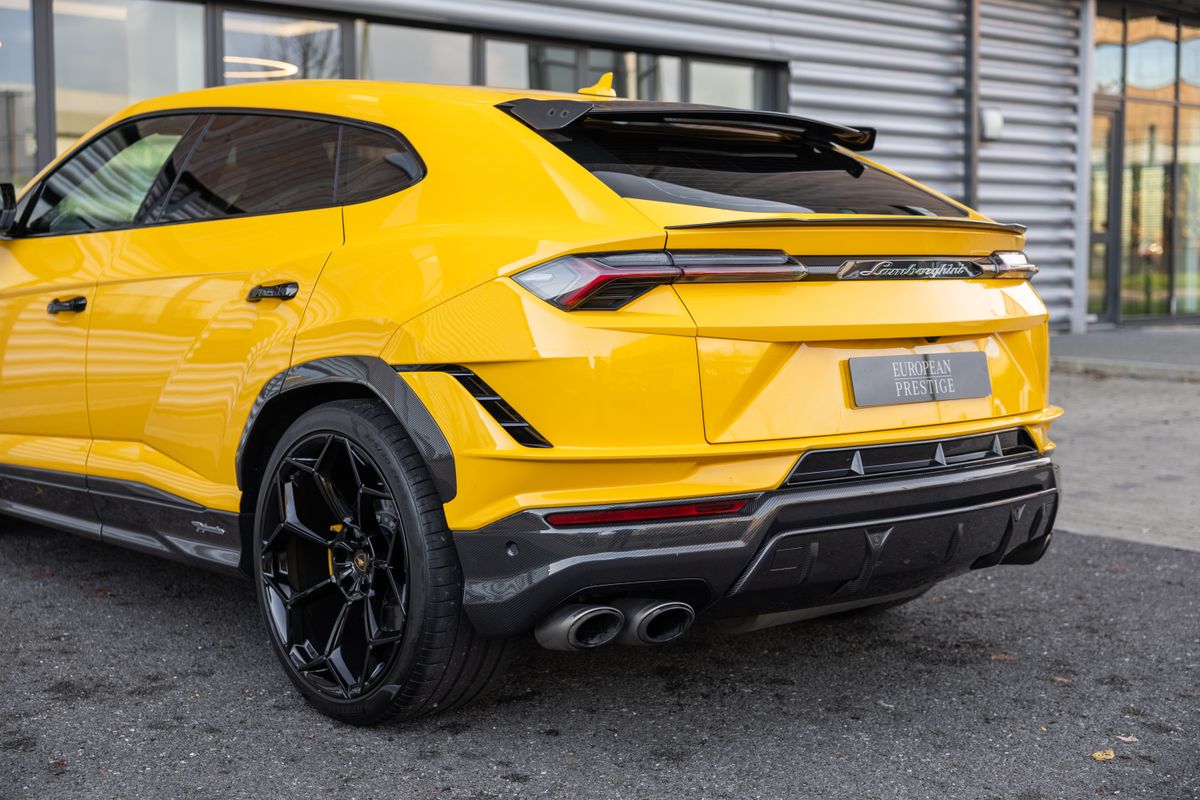 2023 Lamborghini Urus Performante