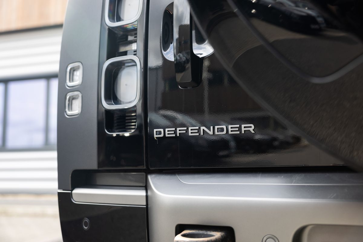 2022 Land Rover Defender 90 V8 Carpathian Edition