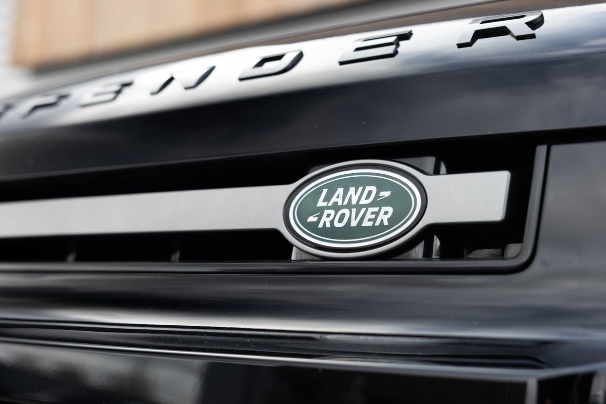 2022 Land Rover Defender 90 V8 Carpathian Edition